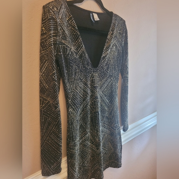Stunning Shimmering Dress Great for Holidays or Parties - Picture 4 of 6